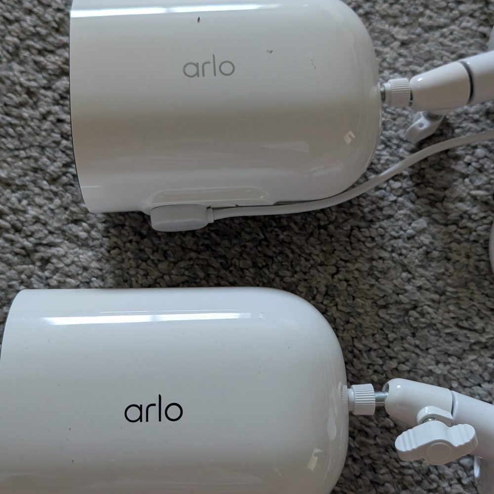 Arlo go 2 White Security Cameras (2)